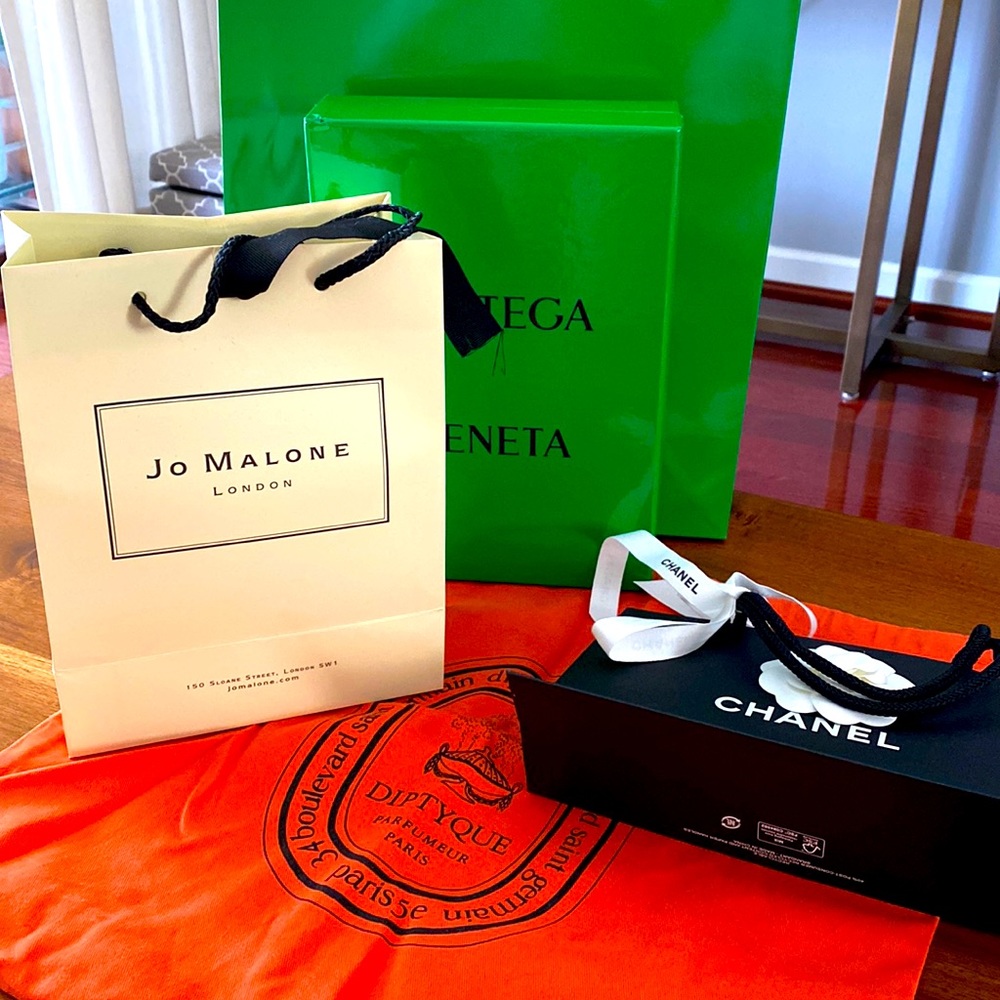 Bottega , Jo Malone, Chanel .